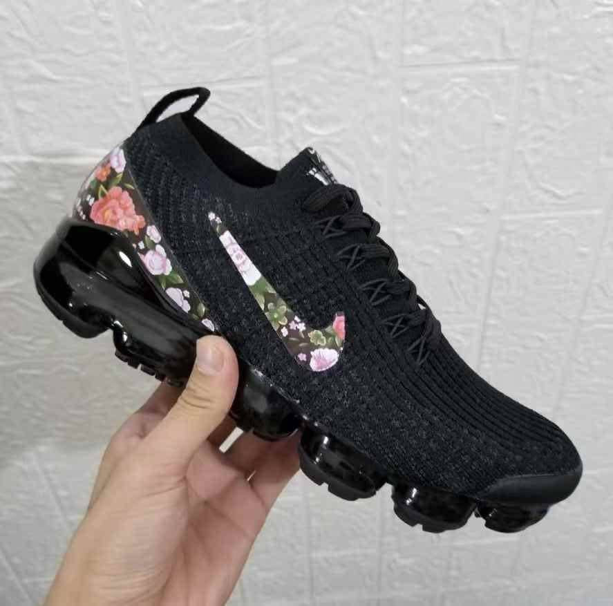 Women’s Black & Floral N I K E